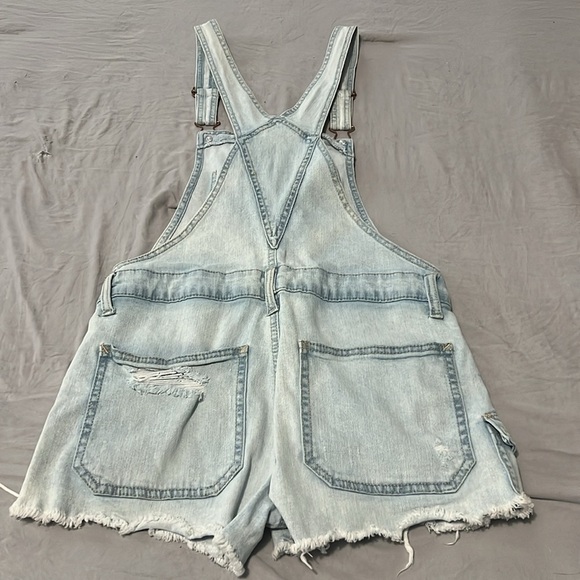 No Boundaries Distressed Denim Shorts Overalls - Picture 2 of 3